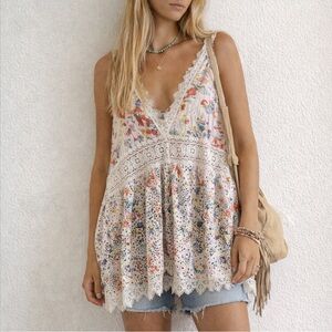 Miss June Paris Oversized Boho Floral Lace Eyelet Trim Tunic Top S/M